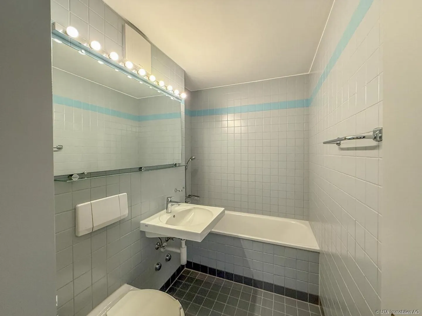 Beautiful bright apartment with new construction standard - Photo 8 of 12