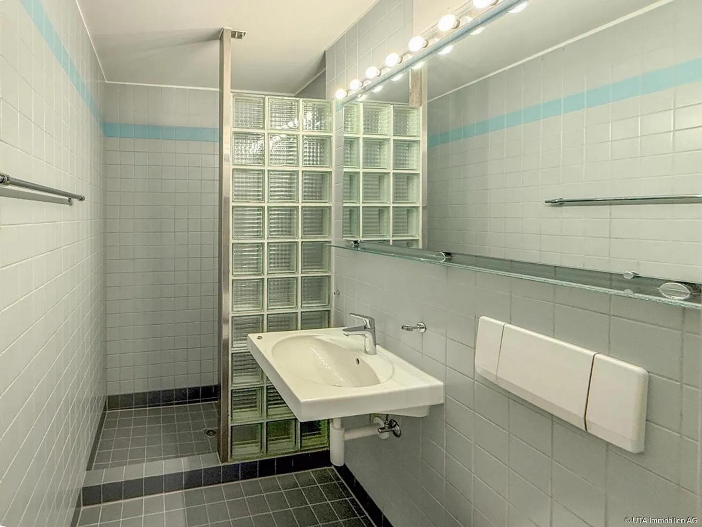 Beautiful bright apartment with new construction standard - Photo 9 of 12