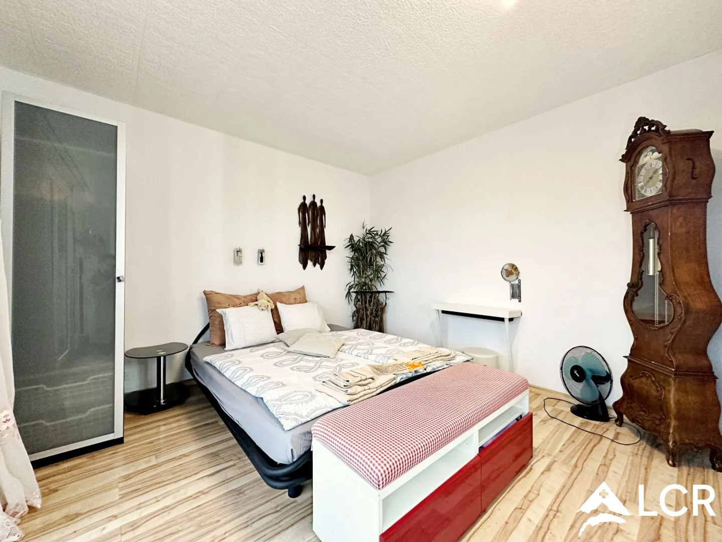 Magnifique logement meublé de courte durée 3,5 pièces // 2 chambres // Balcon avec vue sur le lac - Photo 5 sur 11
