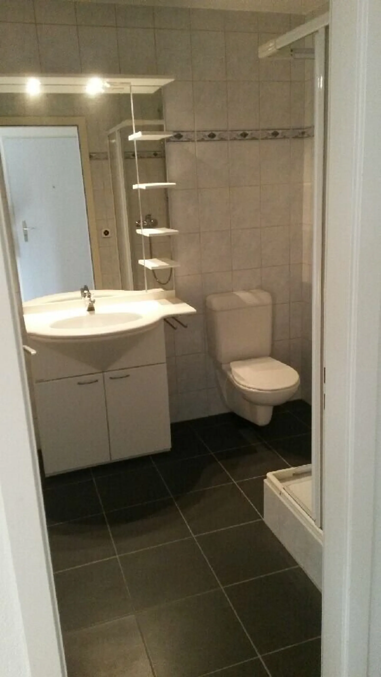 Spacieux appartement de 1.5 pièces au rez-de-chaussée - Photo 7 sur 9