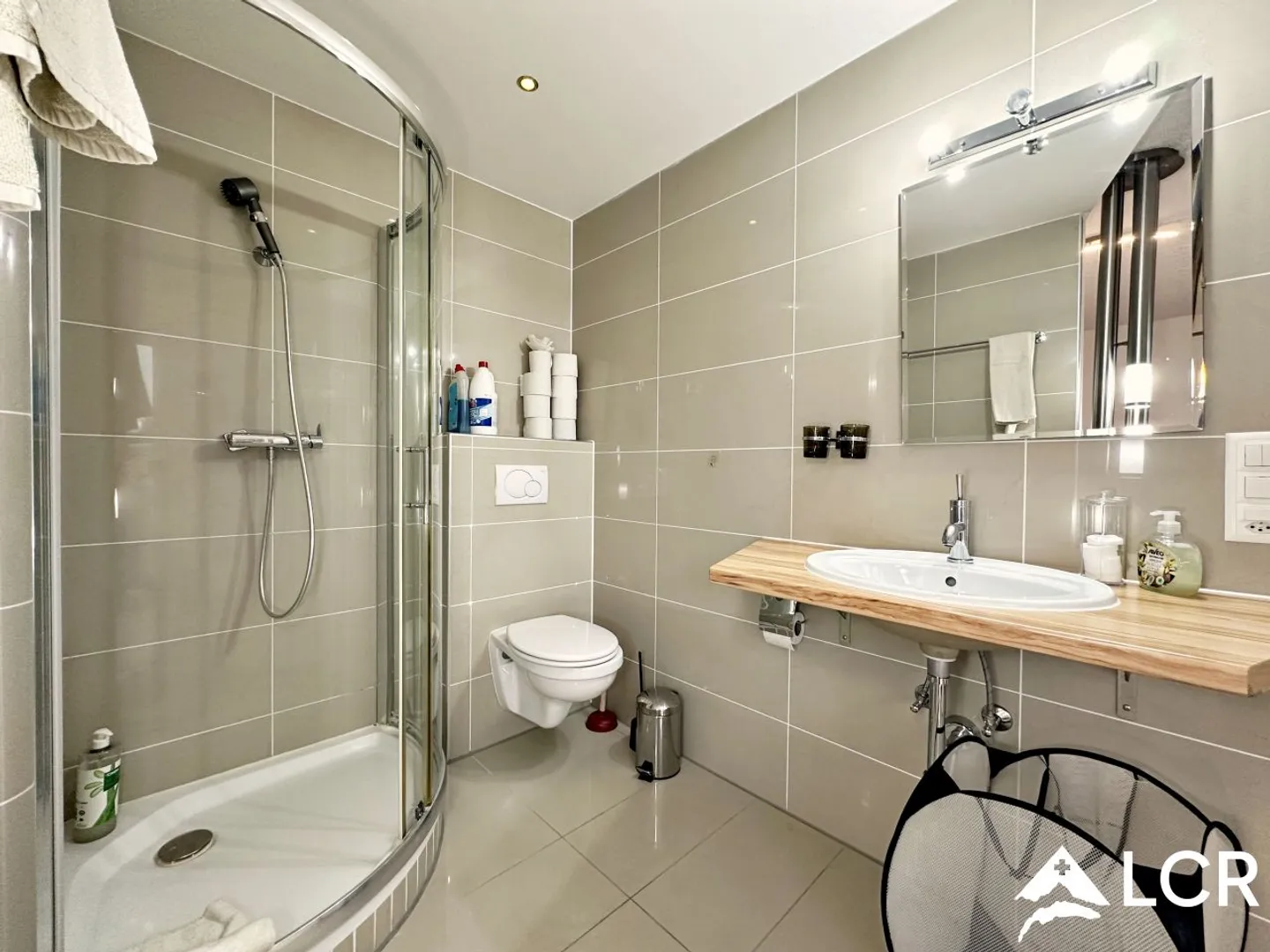 Magnifique logement meublé de courte durée 3,5 pièces // 2 chambres // Balcon avec vue sur le lac - Photo 7 sur 11