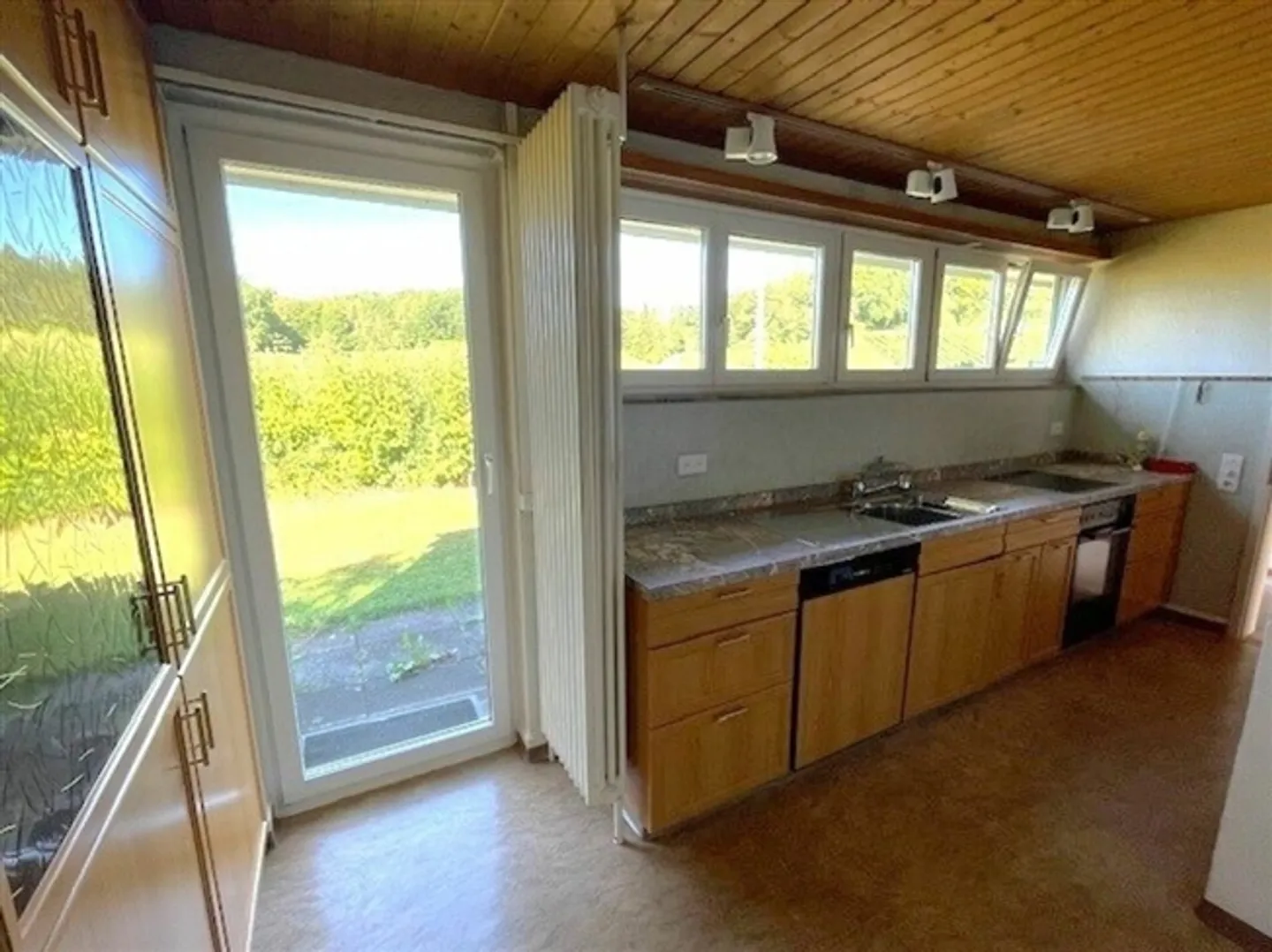 Casa unifamiliare di 5,5 stanze con edificio garage - Foto 3 di 10