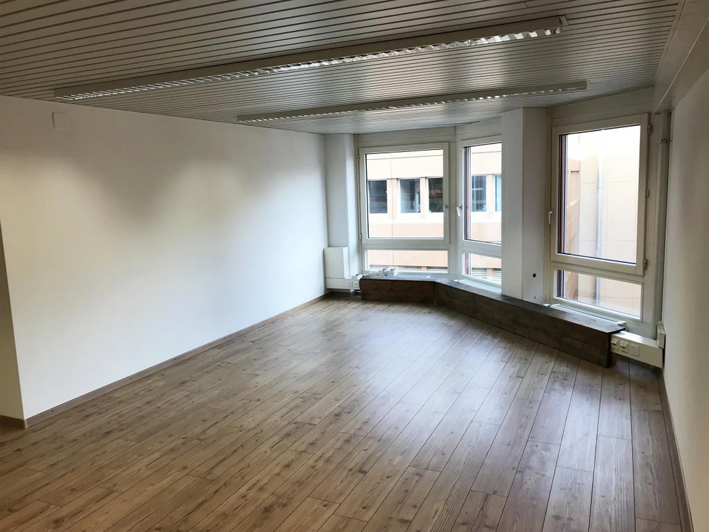 2 sanierte Büro-/Praxisräume 35m2 + 16m2 - Photo 1 of 6