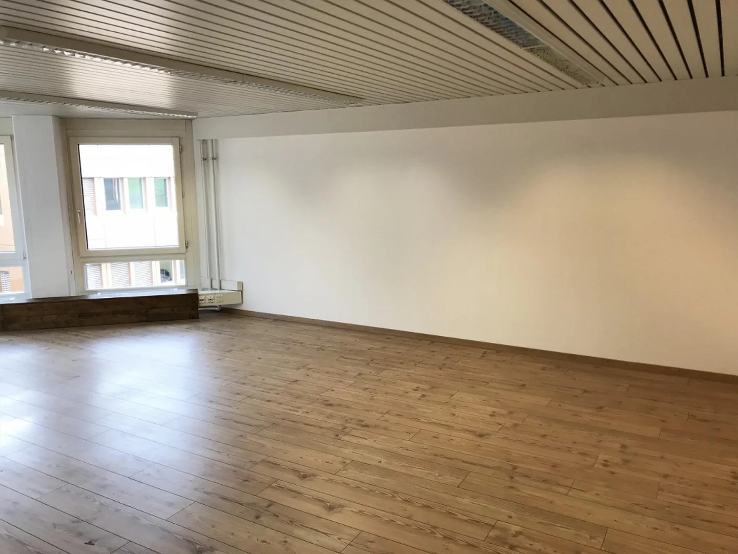 2 sanierte Büro-/Praxisräume 35m2 + 16m2 - Photo 2 of 6