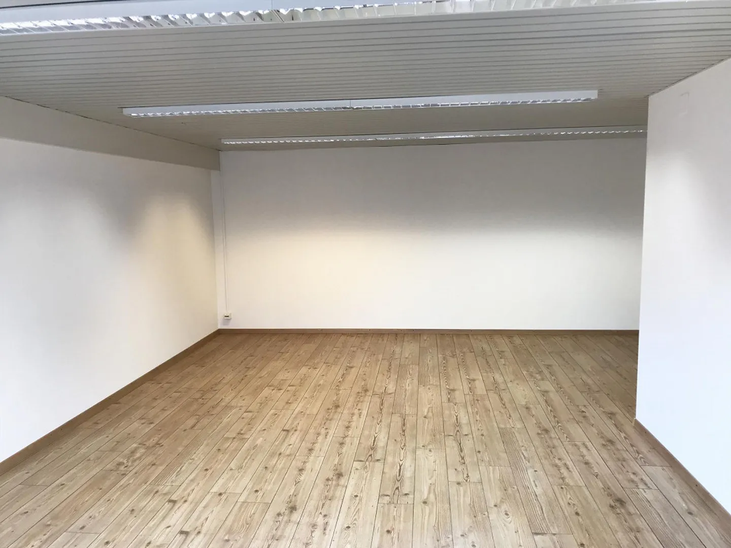 2 sanierte Büro-/Praxisräume 35m2 + 16m2 - Photo 4 of 6