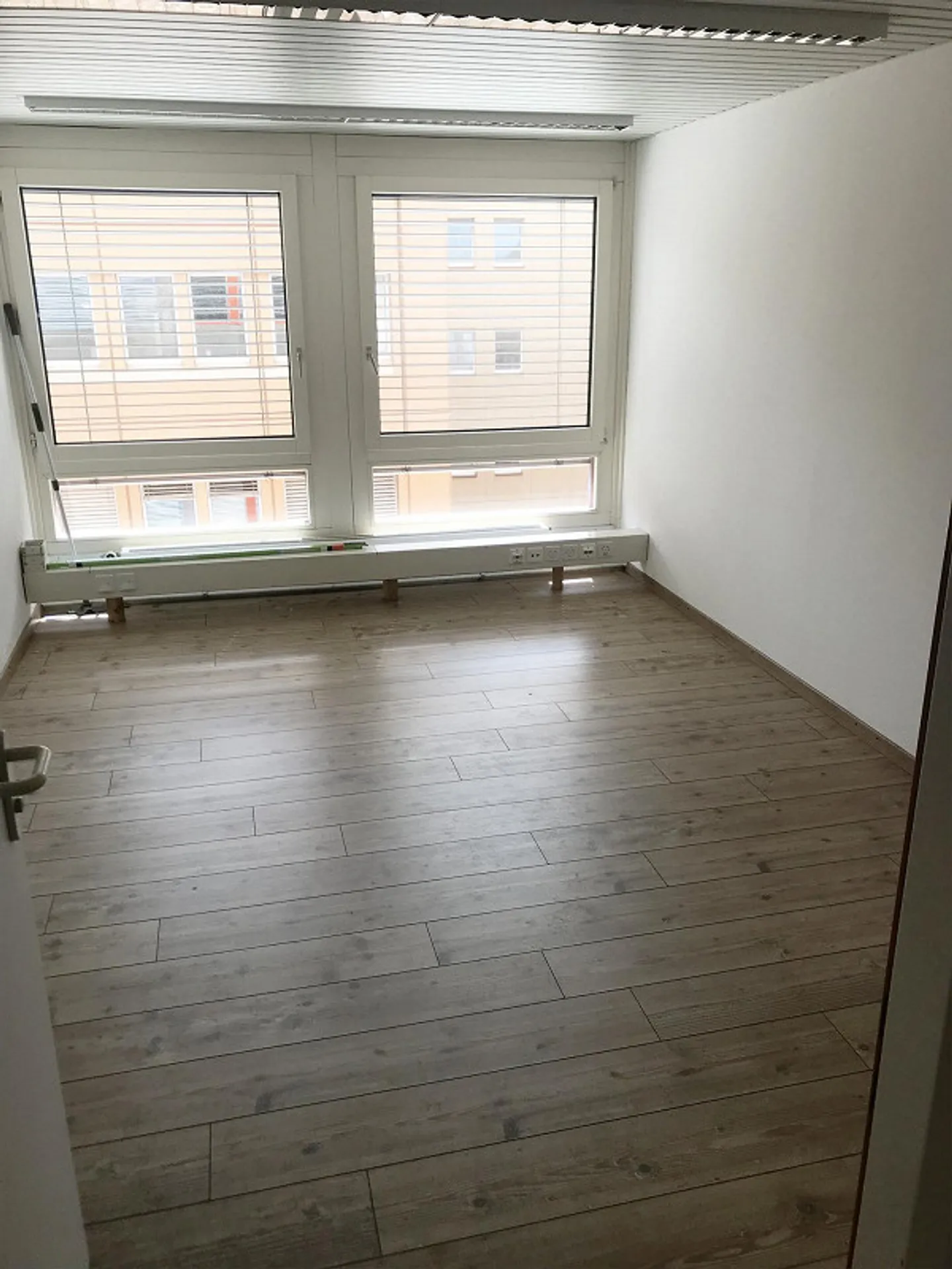 2 sanierte Büro-/Praxisräume 35m2 + 16m2 - Photo 5 of 6