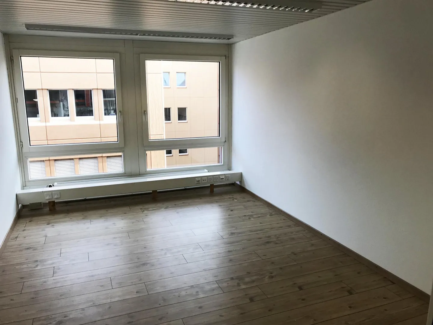 2 sanierte Büro-/Praxisräume 35m2 + 16m2 - Photo 6 of 6