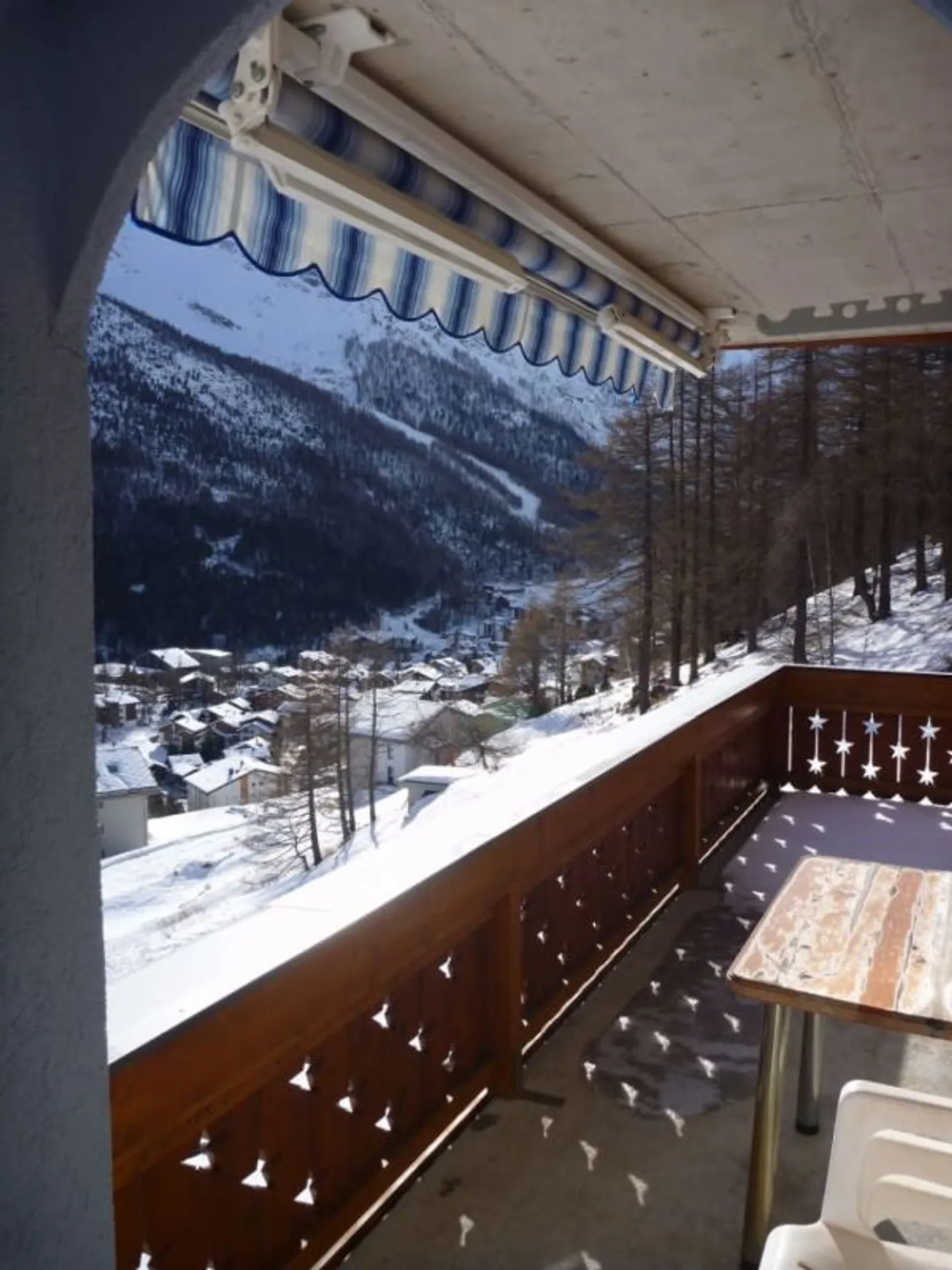 Stella cadente sopra le nuvole con terrazza unica che si affaccia sul villaggio e verso l'Italia. - Foto 10 di 16