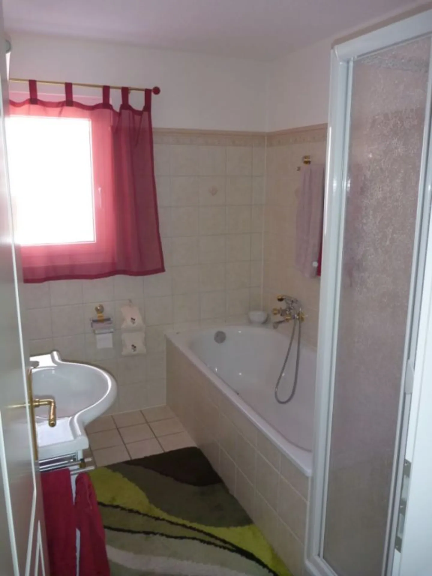 Stella cadente sopra le nuvole con terrazza unica che si affaccia sul villaggio e verso l'Italia. - Foto 13 di 16