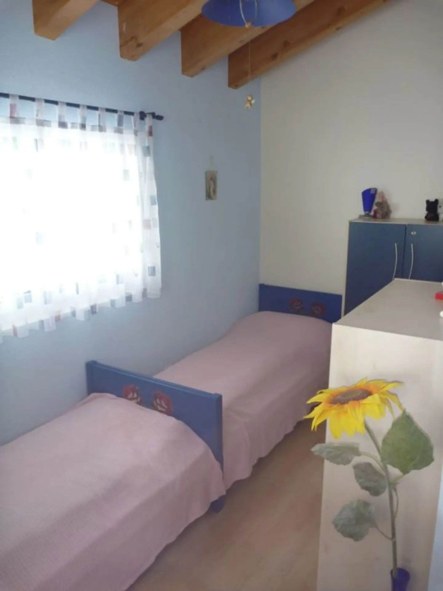 Stella cadente sopra le nuvole con terrazza unica che si affaccia sul villaggio e verso l'Italia. - Foto 5 di 16