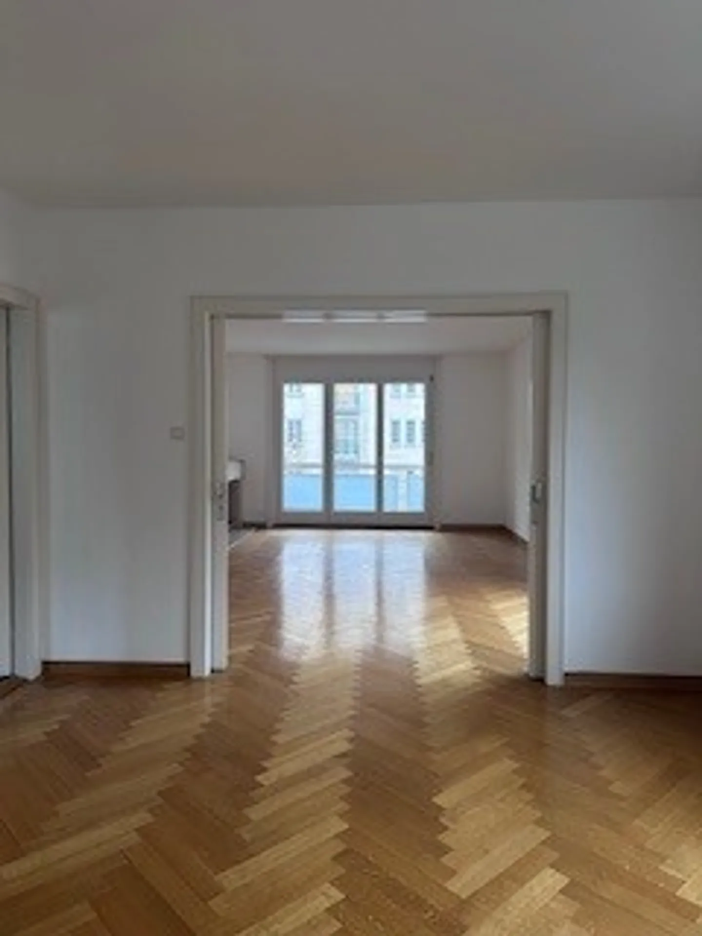 Ampio appartamento di 5 stanze - Foto 5 di 11