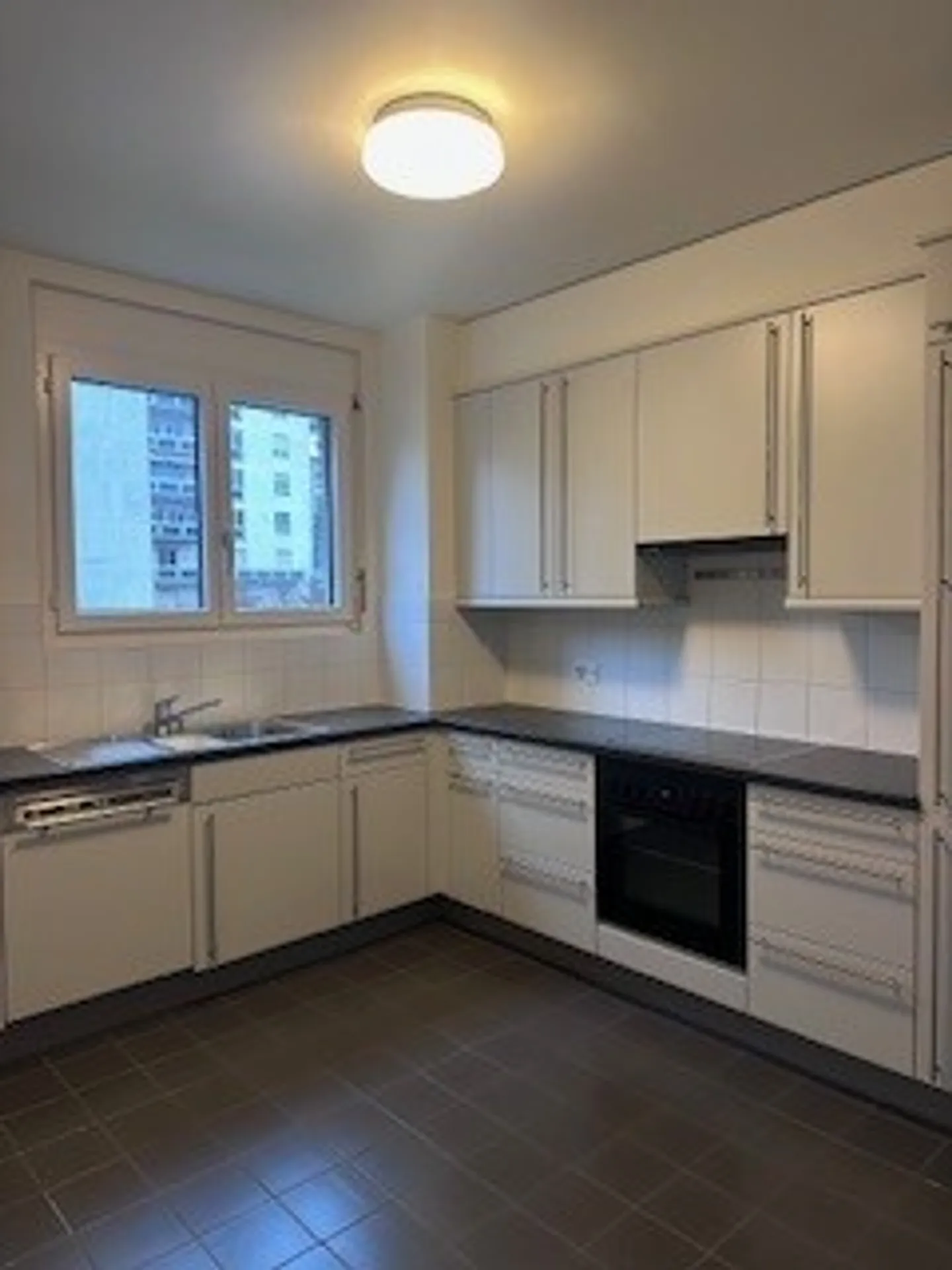 Ampio appartamento di 5 stanze - Foto 6 di 11