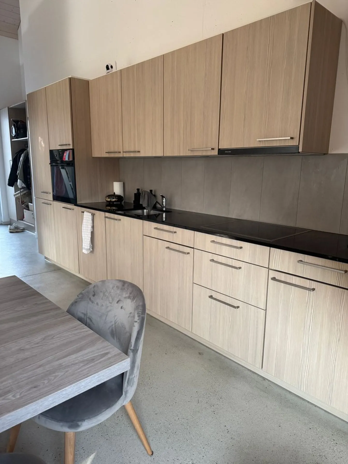 Appartamento spazioso con balcone - Foto 2 di 8