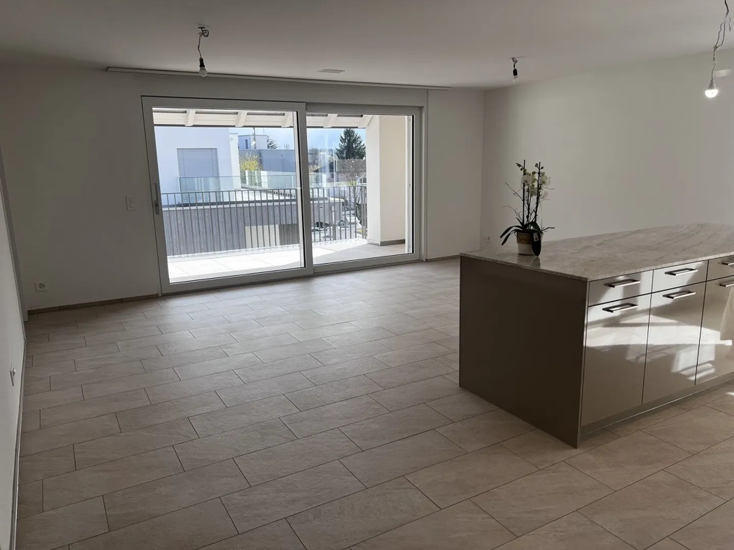 Première occupation : Appartement moderne de 4,5 pièces dans un emplacement central et calme à Bülach - Photo 3 sur 13