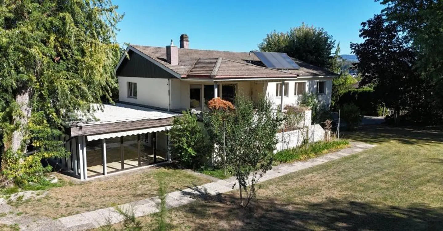 Una grande proprietà di 8,5 stanze in vendita a Courtedoux - Foto 1 di 11