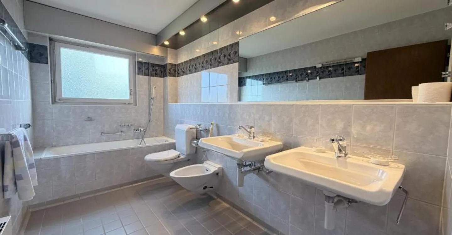 Una grande proprietà di 8,5 stanze in vendita a Courtedoux - Foto 5 di 11