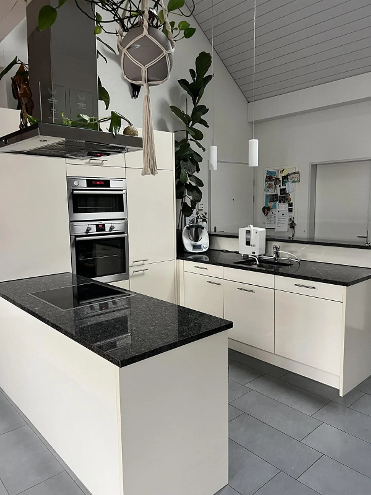 Dreamlike 3.5 Room Apartment with Charm - Photo 2 of 19