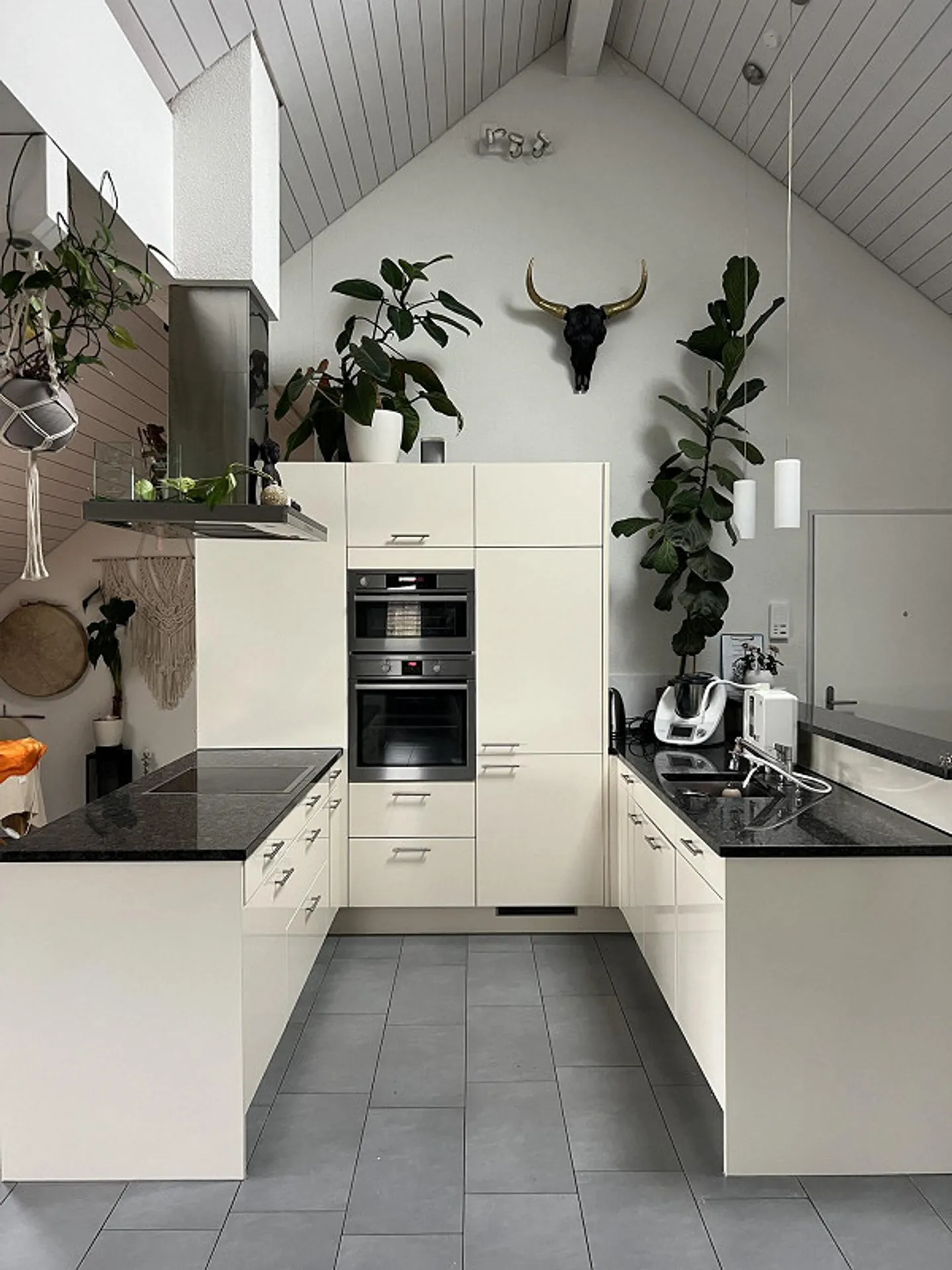 Dreamlike 3.5 Room Apartment with Charm - Photo 3 of 19