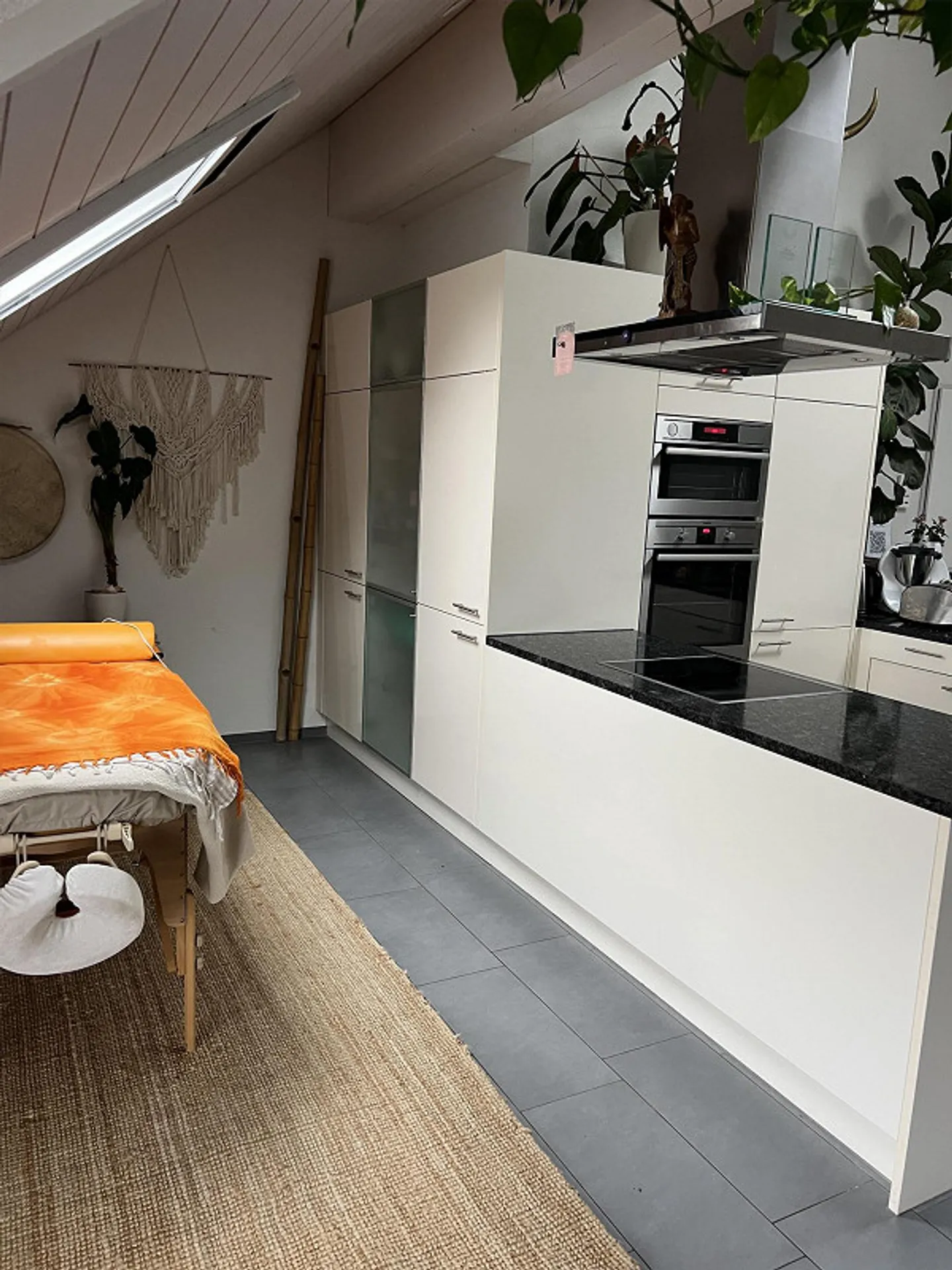 Dreamlike 3.5 Room Apartment with Charm - Photo 4 of 19