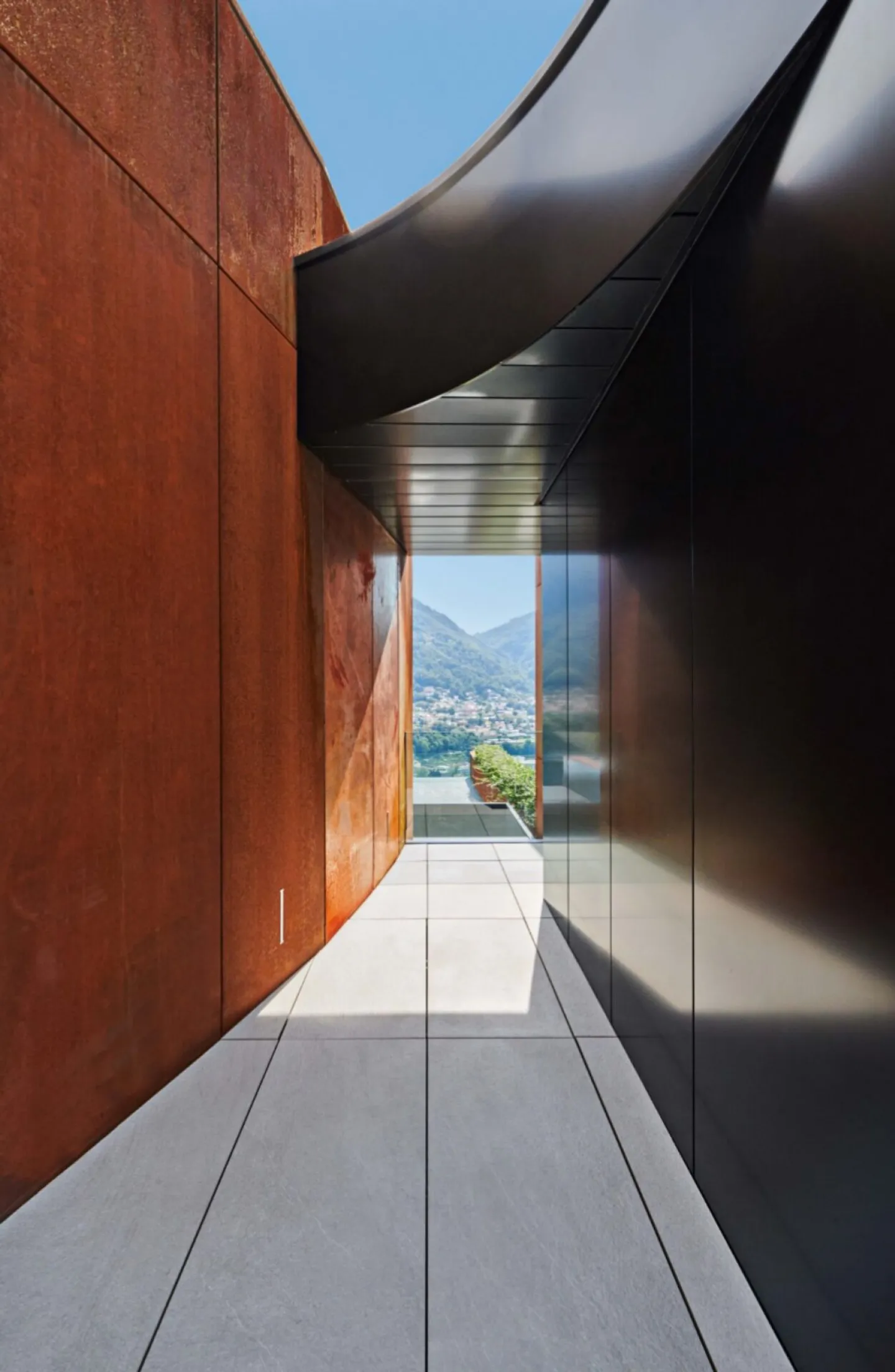 Exclusive Duplex Apartment in Canobbio - Elegance Meets Living Comfort - Photo 12 of 15