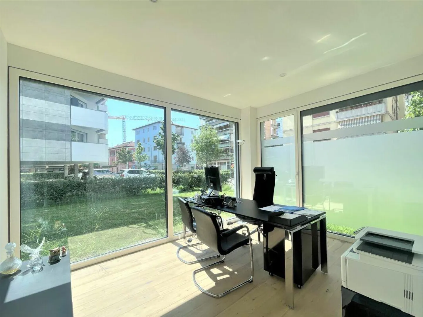 Bureau moderne au rez-de-chaussée dans la Via Trevano - Photo 1 sur 8