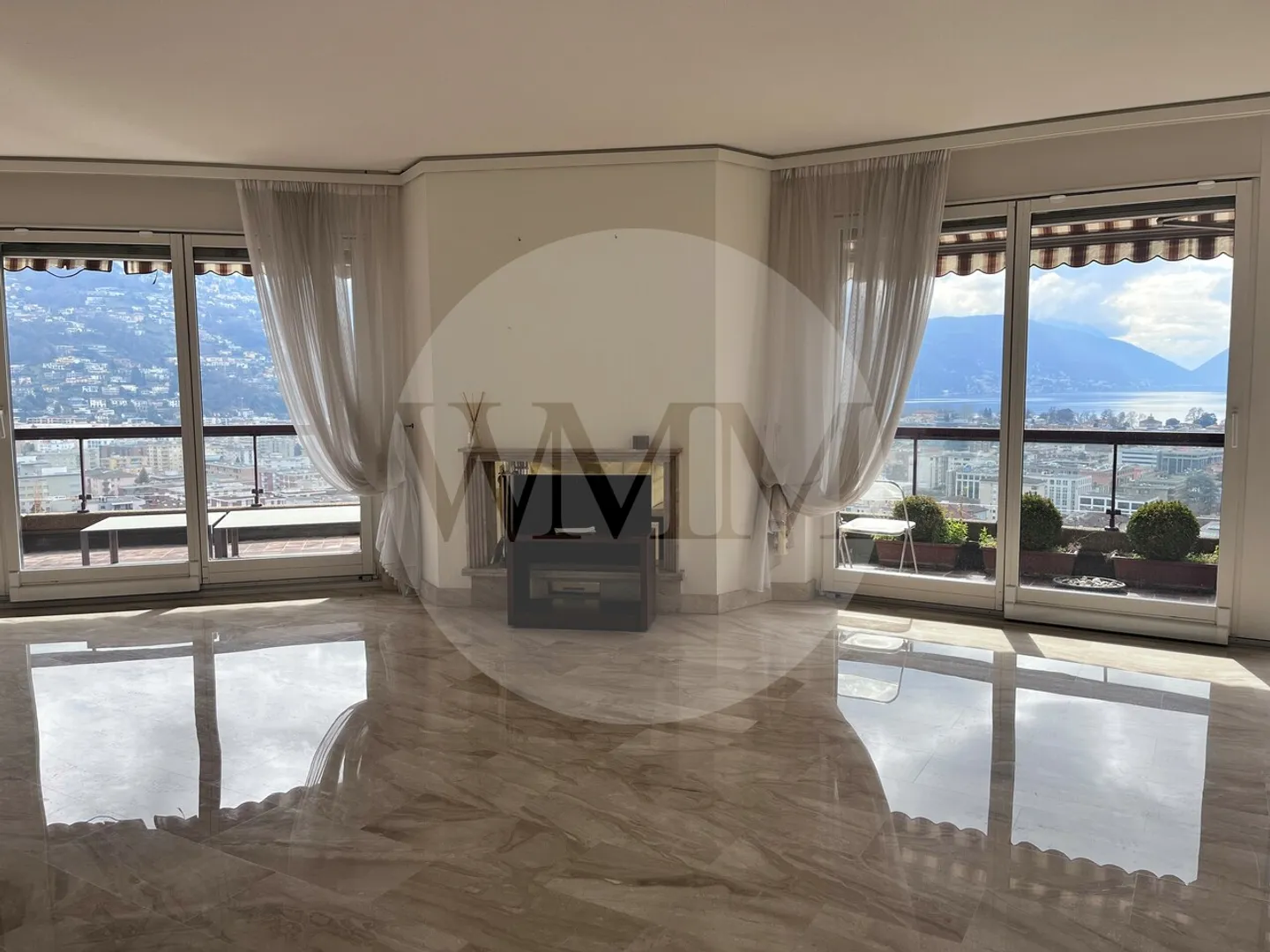 Penthouse avec Terrasse et Vue sur le Lac - Photo 3 sur 13