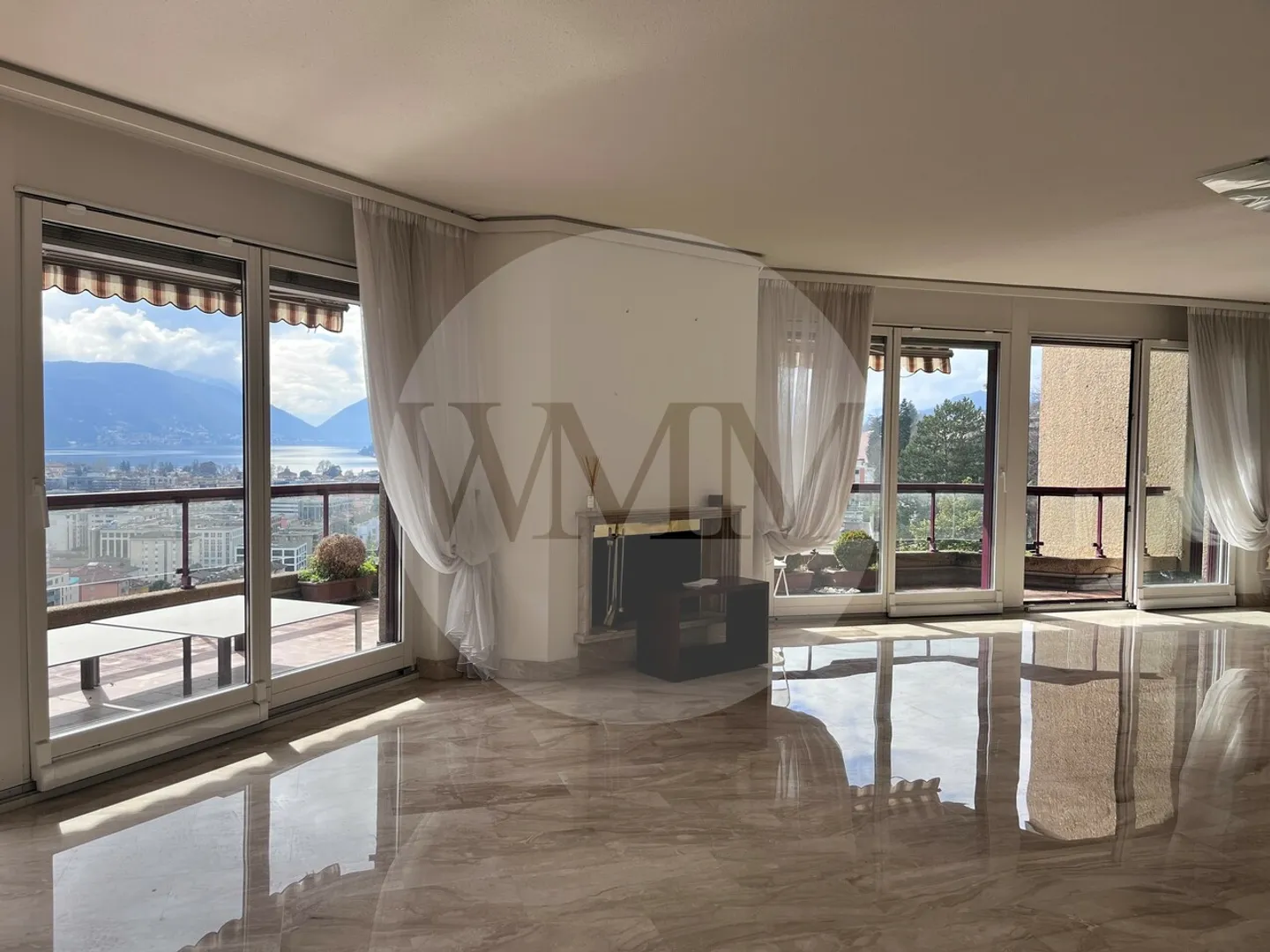 Penthouse avec Terrasse et Vue sur le Lac - Photo 4 sur 13