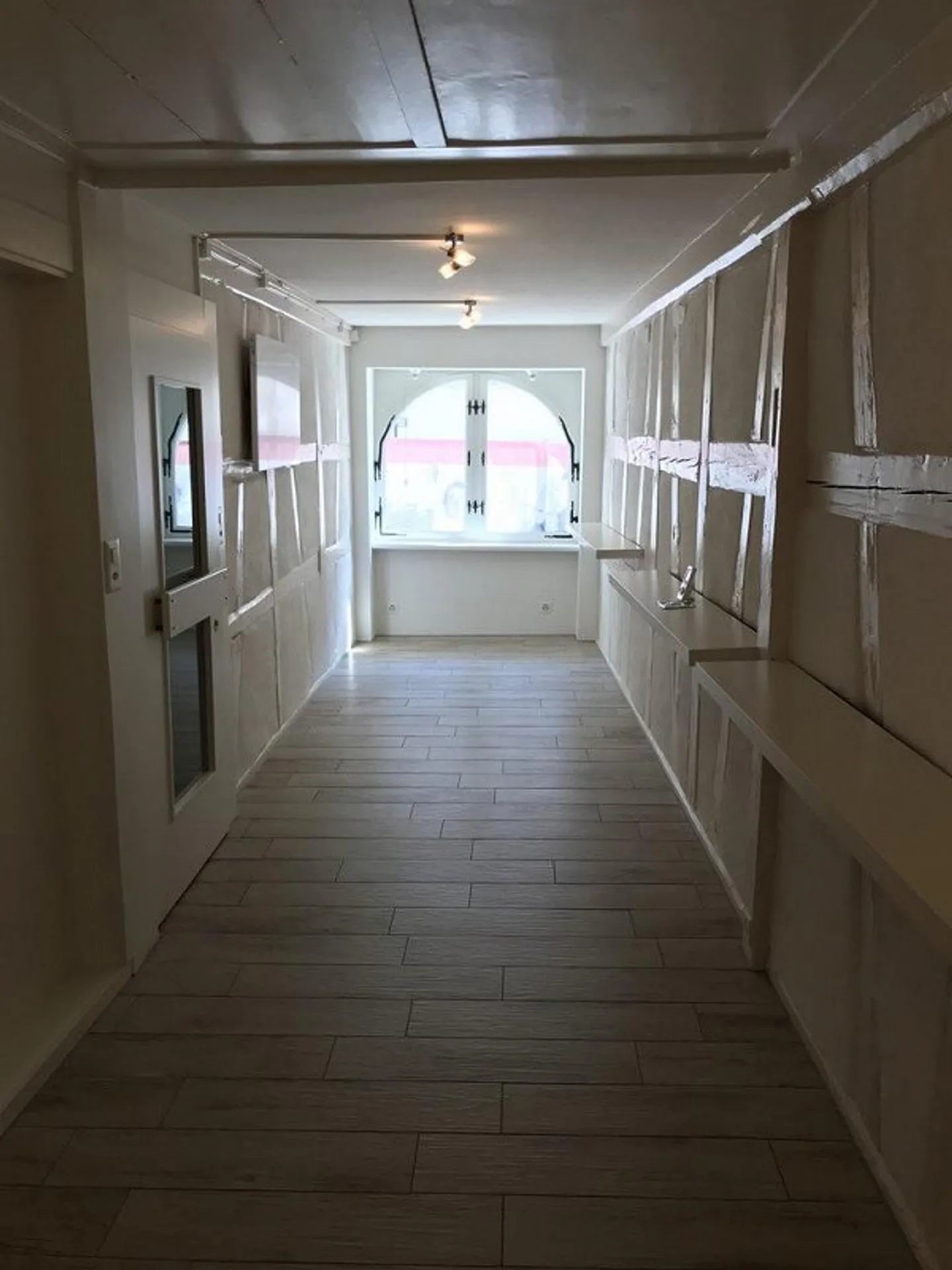 Charming Retail Space in the Heart of the Old Town - Photo 6 of 11