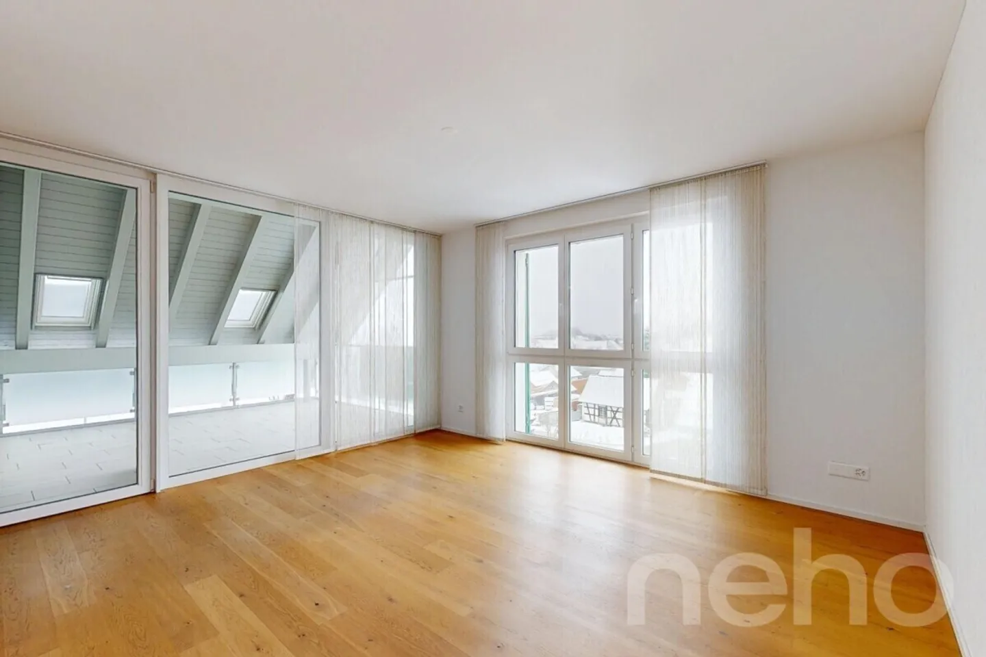 Appartement en attique lumineux de 4,5 pièces à Weiningen - Photo 2 sur 12