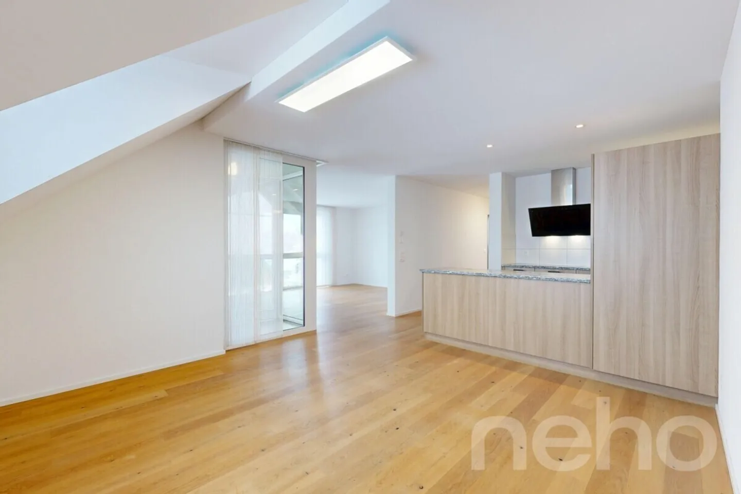 Appartement en attique lumineux de 4,5 pièces à Weiningen - Photo 4 sur 12