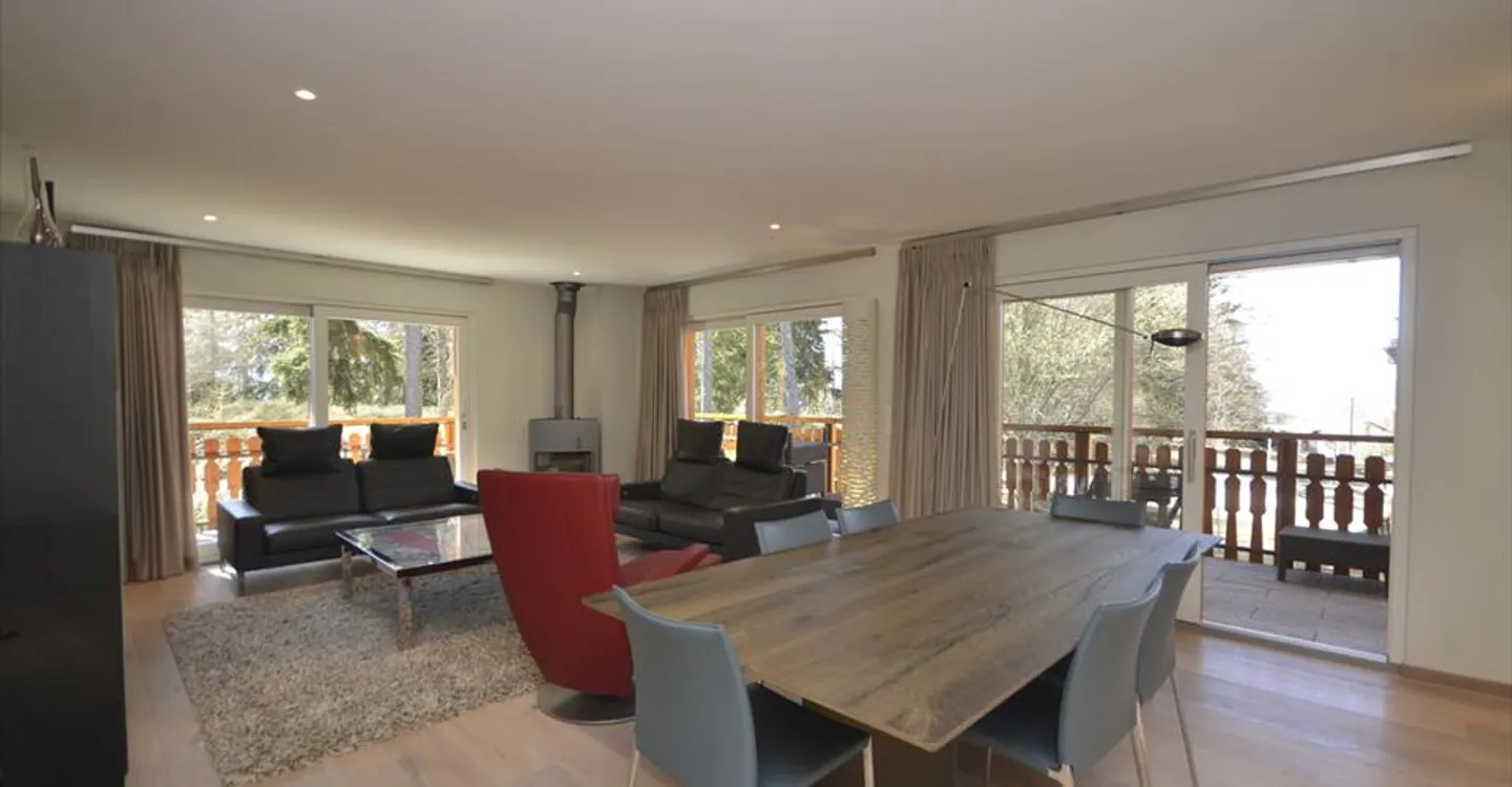 Luxury Apartment with Large Balcony - Photo 2 of 8