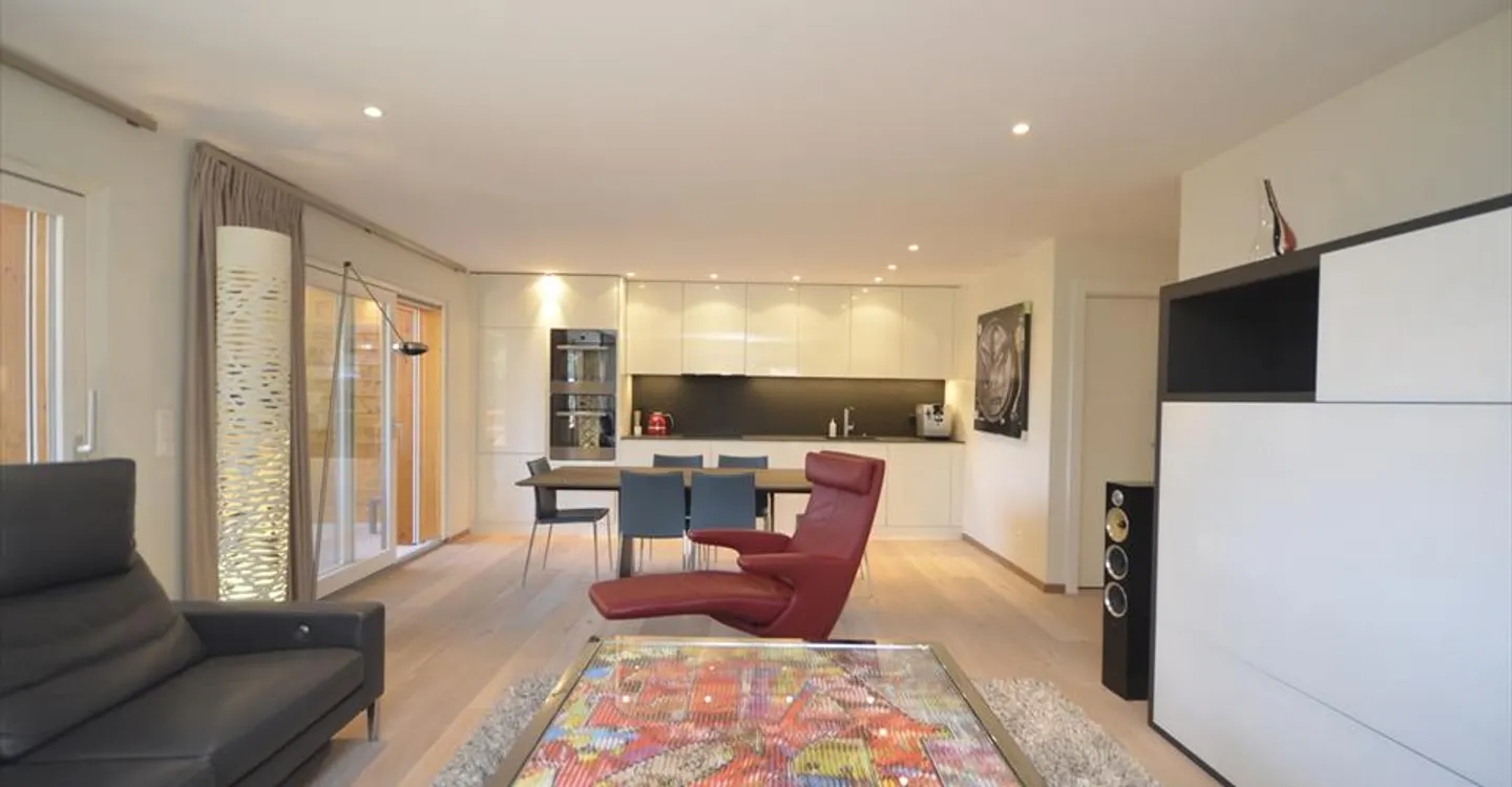 Luxury Apartment with Large Balcony - Photo 3 of 8