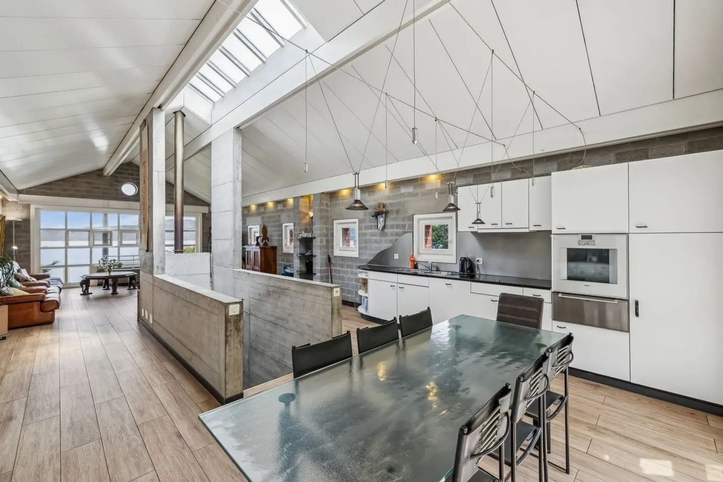 Villa architettonica con vista panoramica eccezionale - Foto 3 di 10