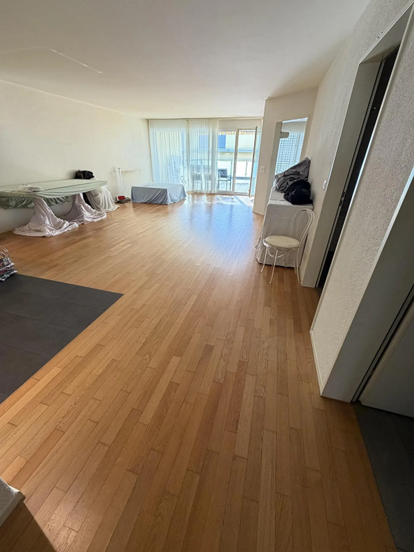 Grosszügige 3.5-Zimmer Terrassenwohnung in Hombrechtikon - Foto 2 von 13