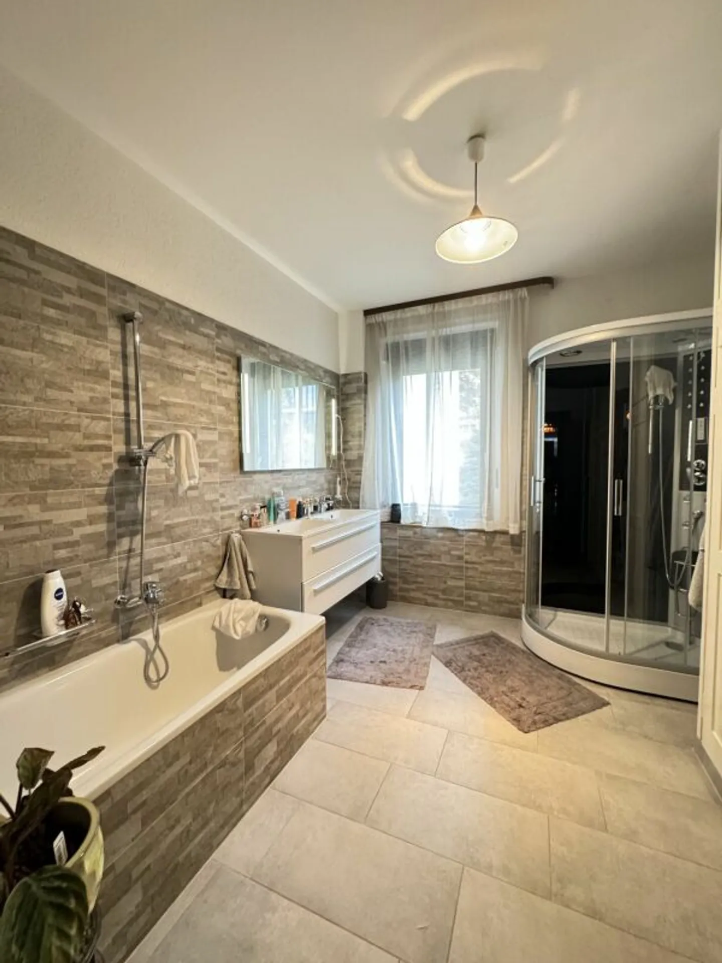 Renovated 6-Room Townhouse with Beautiful Garden - Photo 10 of 24