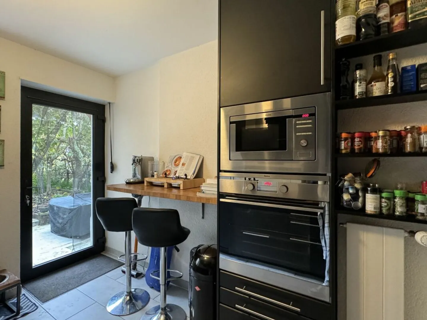 Renovated 6-Room Townhouse with Beautiful Garden - Photo 12 of 24