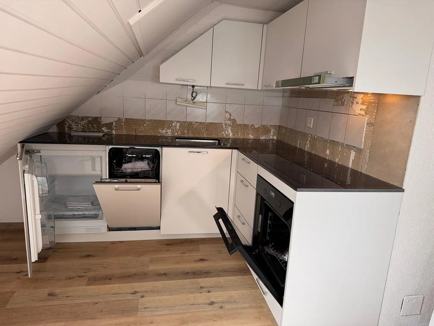 Vollständig renoviertes Dachstudio mit atemberaubendem Blick - Foto 1 von 4