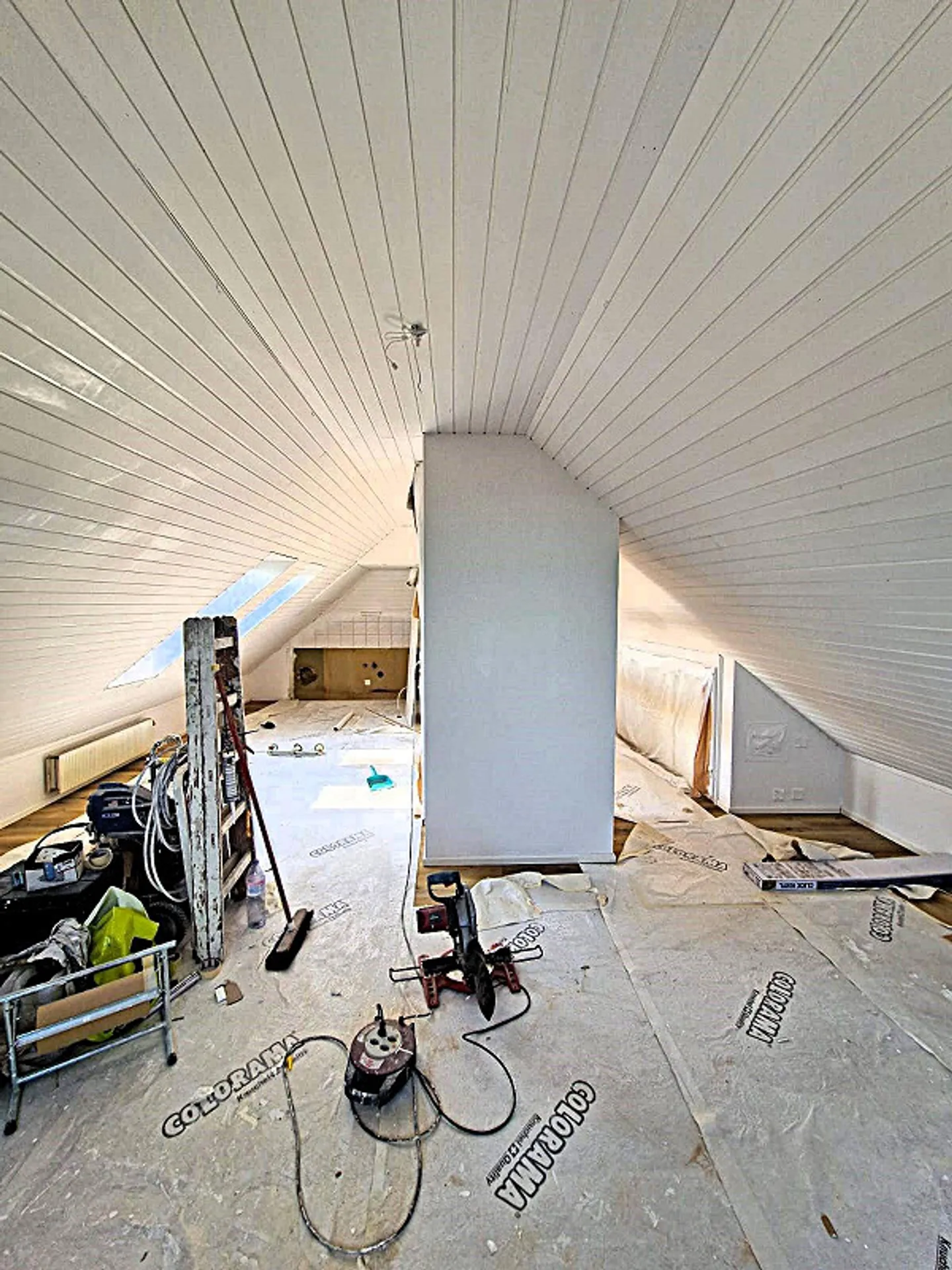 Vollständig renoviertes Dachstudio mit atemberaubendem Blick - Foto 2 von 4
