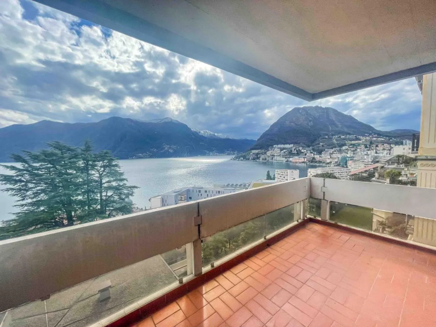 3,5-Zimmer-Wohnung mit herrlicher Aussicht auf den Luganersee - Foto 2 von 6