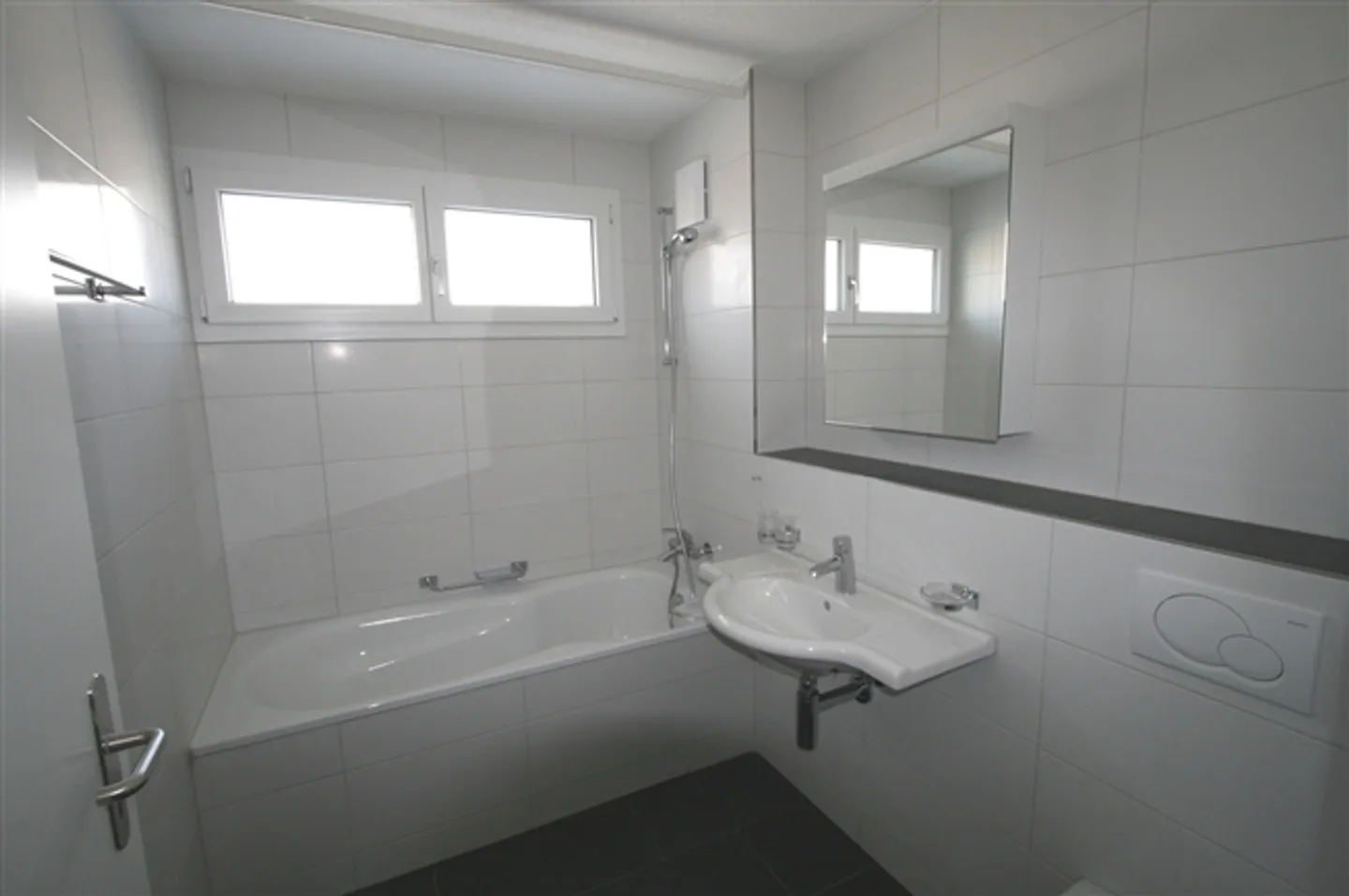 Appartement lumineux de 3,5 pièces avec balcon et vue ! - Photo 9 sur 9