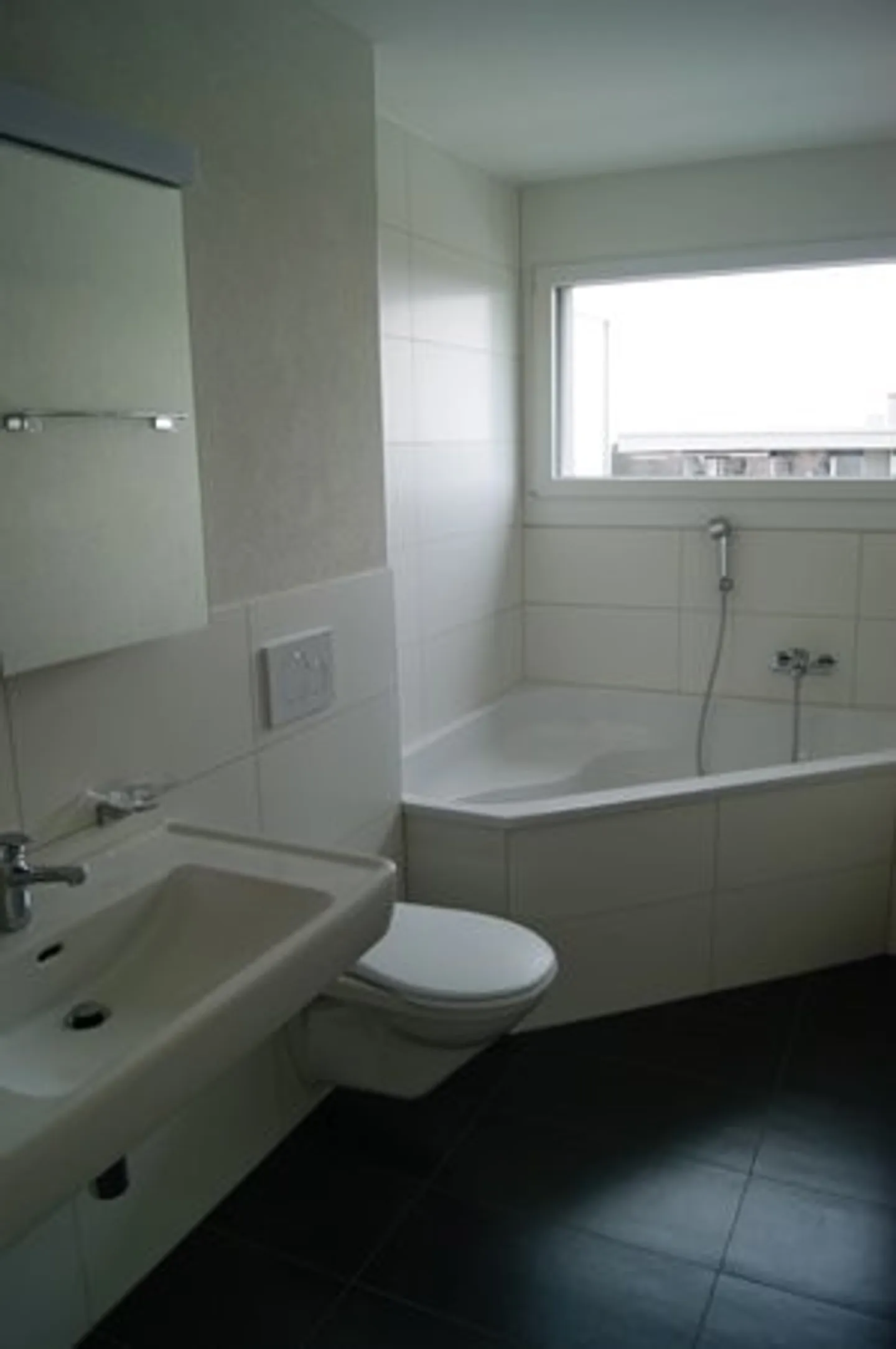 Spacious Attic Apartment - Photo 3 of 9