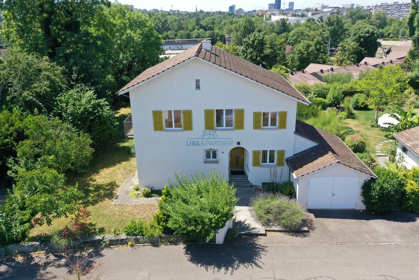 Charmante maison individuelle avec grand jardin et vue dégagée - Photo 2 sur 13
