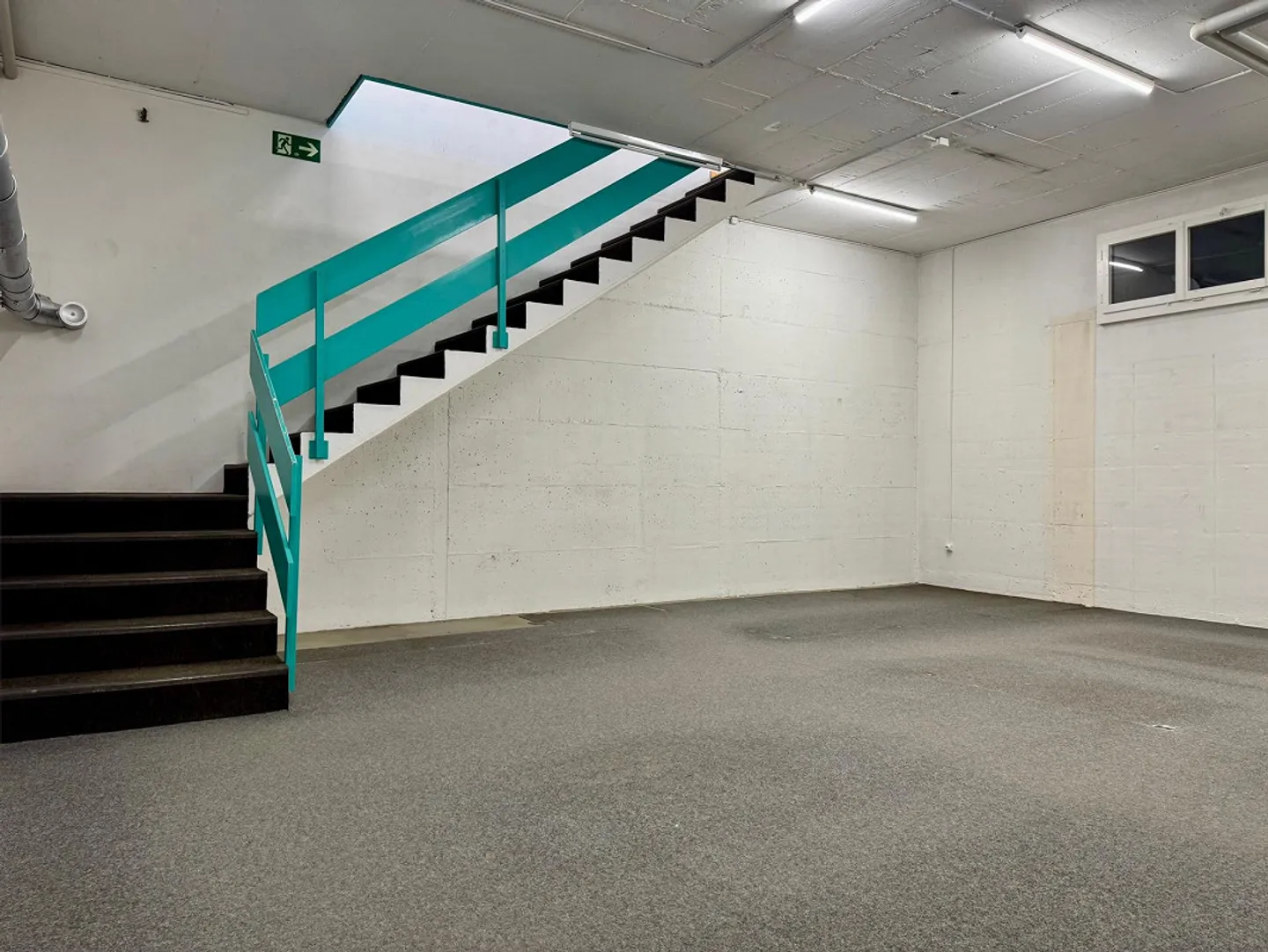 125m2 commercial space in perfect location - Photo 7 of 10