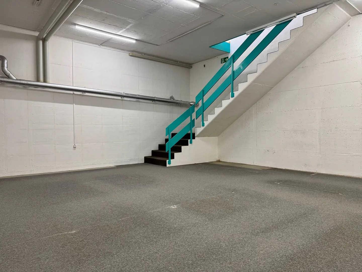 125m2 commercial space in perfect location - Photo 8 of 10