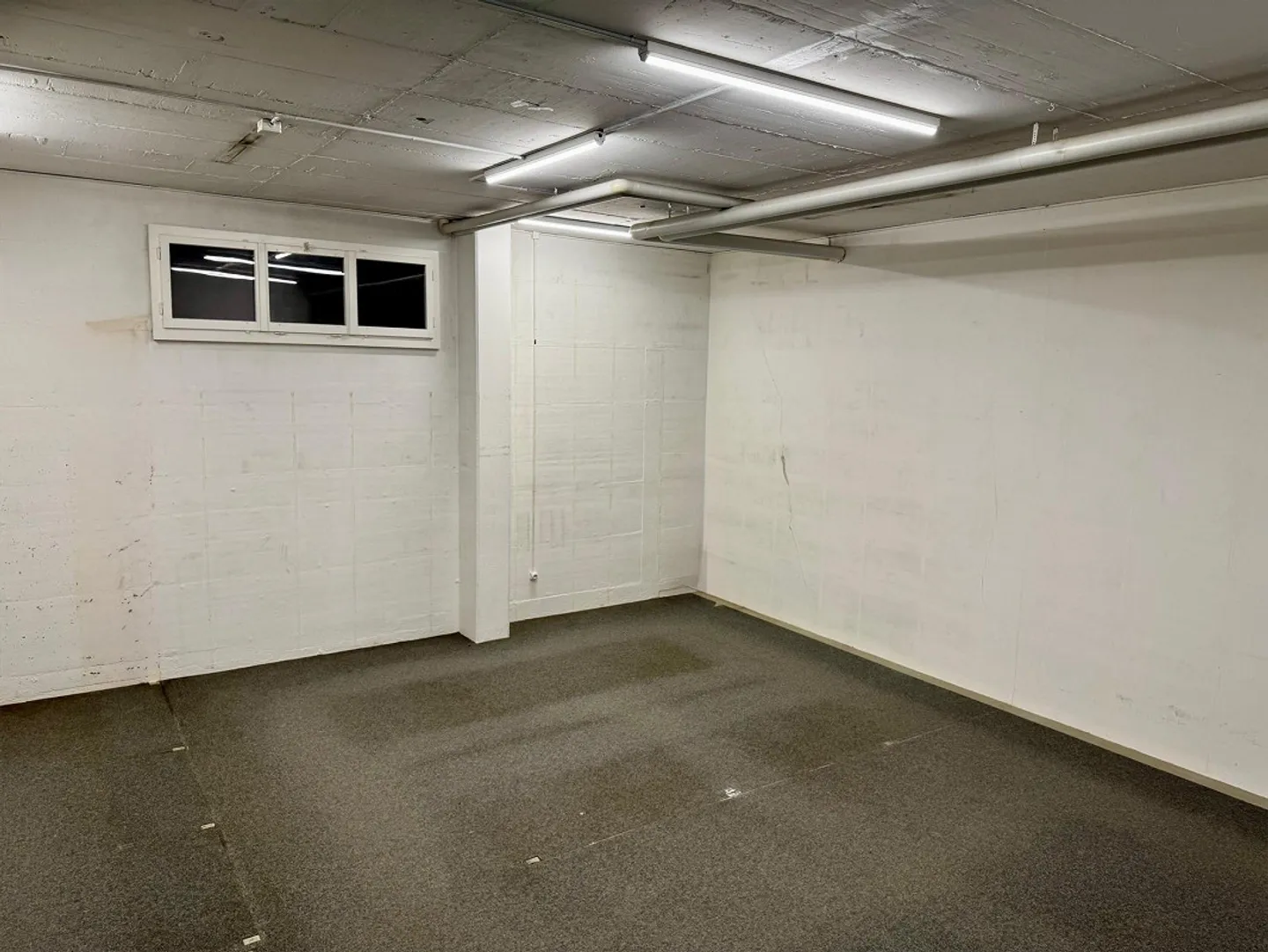 125m2 commercial space in perfect location - Photo 9 of 10