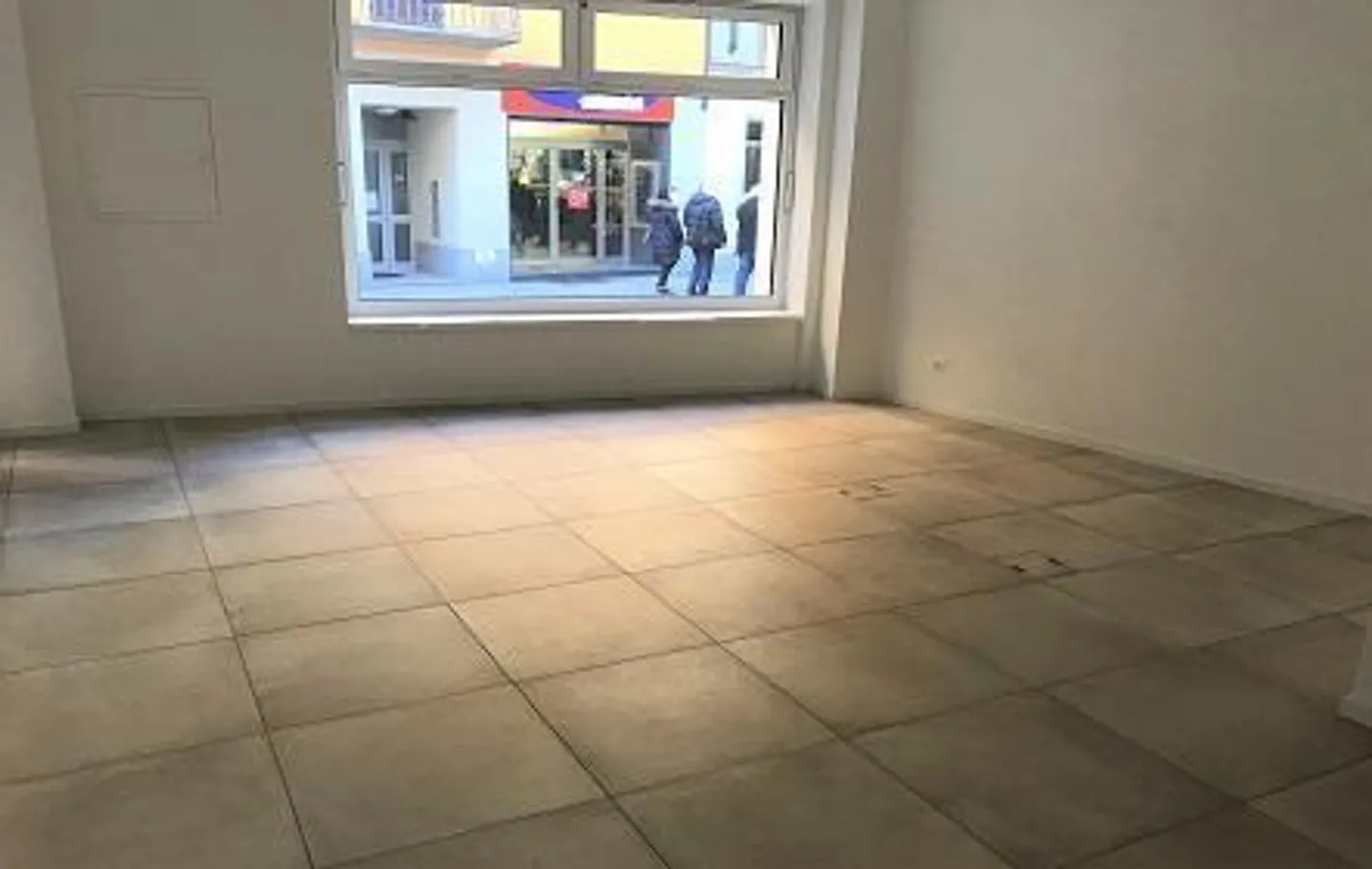 Mendrisio in the city center in a completely renovated building TWO offices/stores - Photo 1 of 5