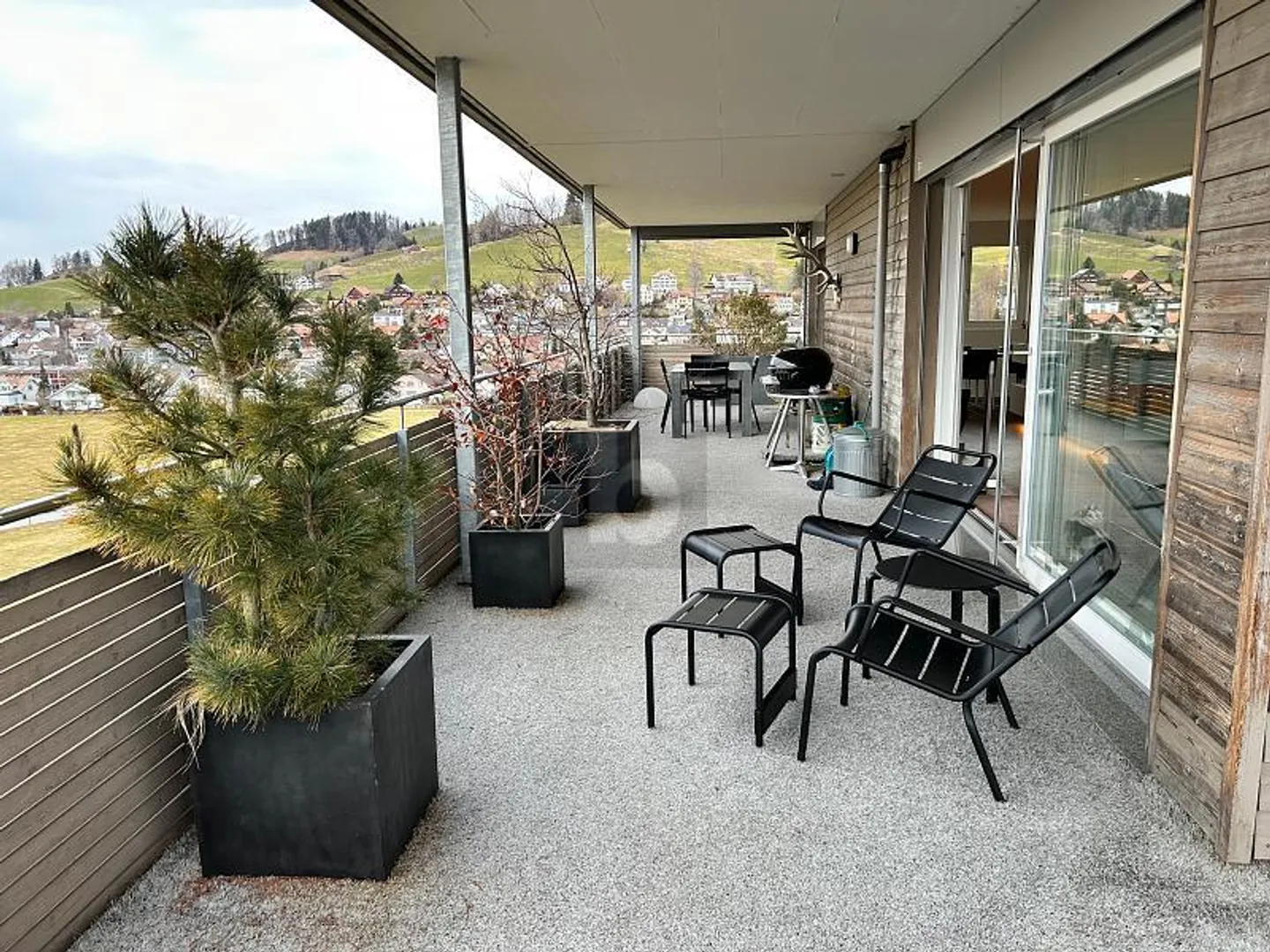 Stylish Apartment with Balcony - Photo 2 of 6