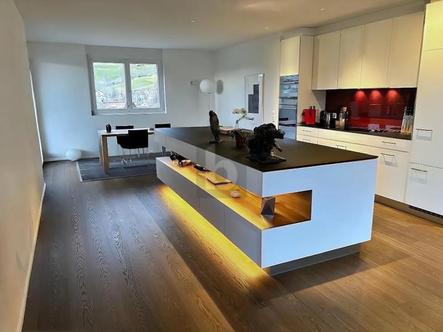 Stylish Apartment with Balcony - Photo 3 of 6