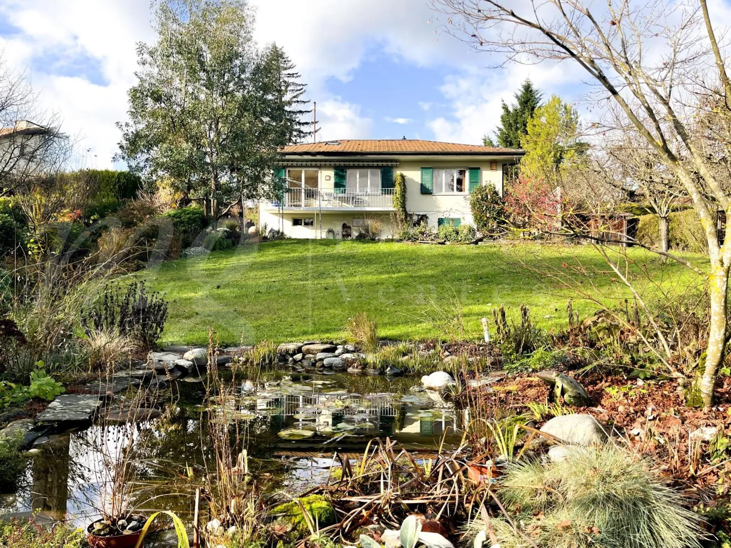 Exclusive!! Single-family house with 220 m2 and garden of 1,500 m2 - Photo 1 of 4