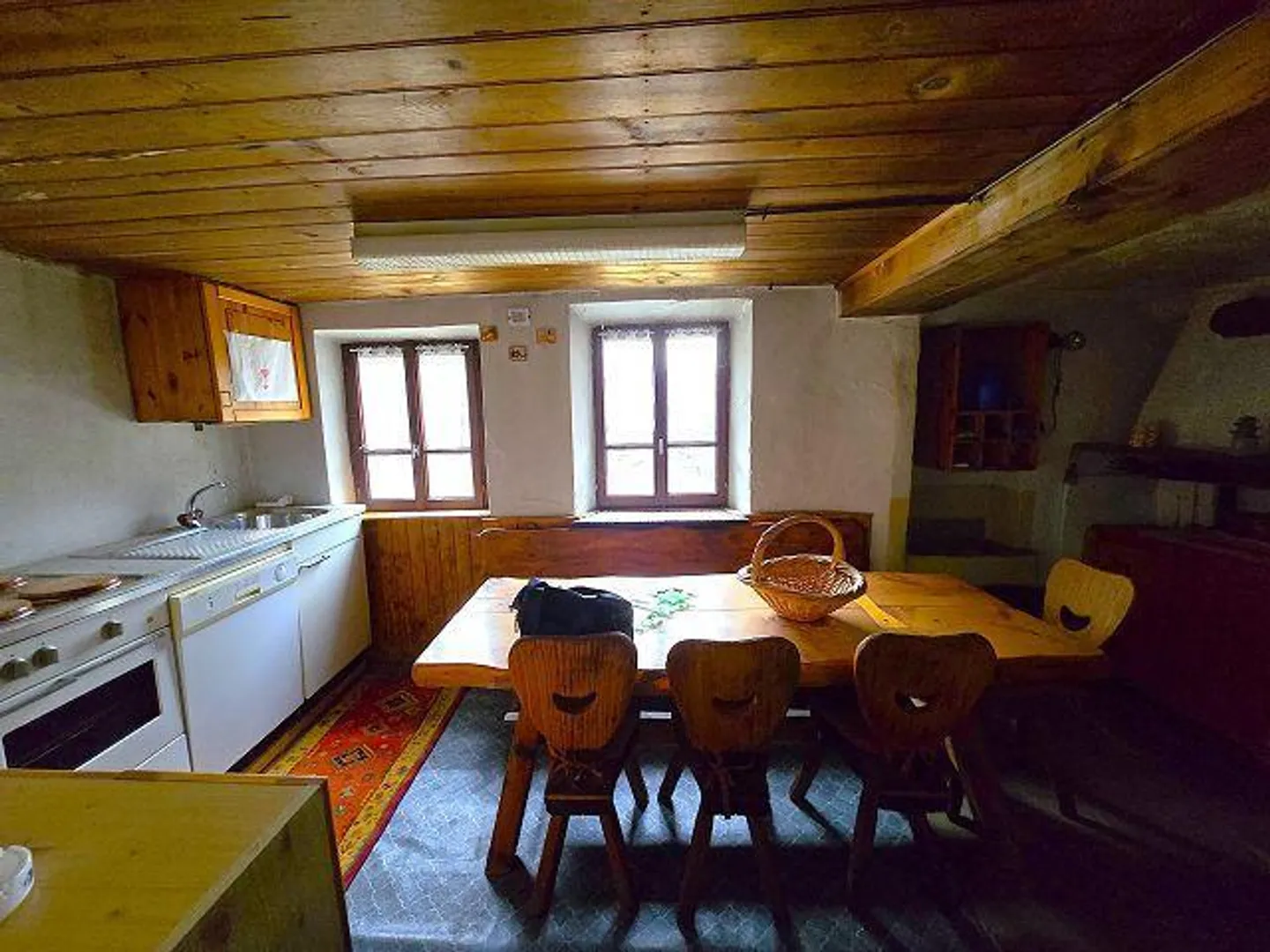 «4 1/2-Zimmer-Hausteil mit grossem Grundstück Parte della casa di 4 1/2 locali con grande terreno» - Foto 9 von 33